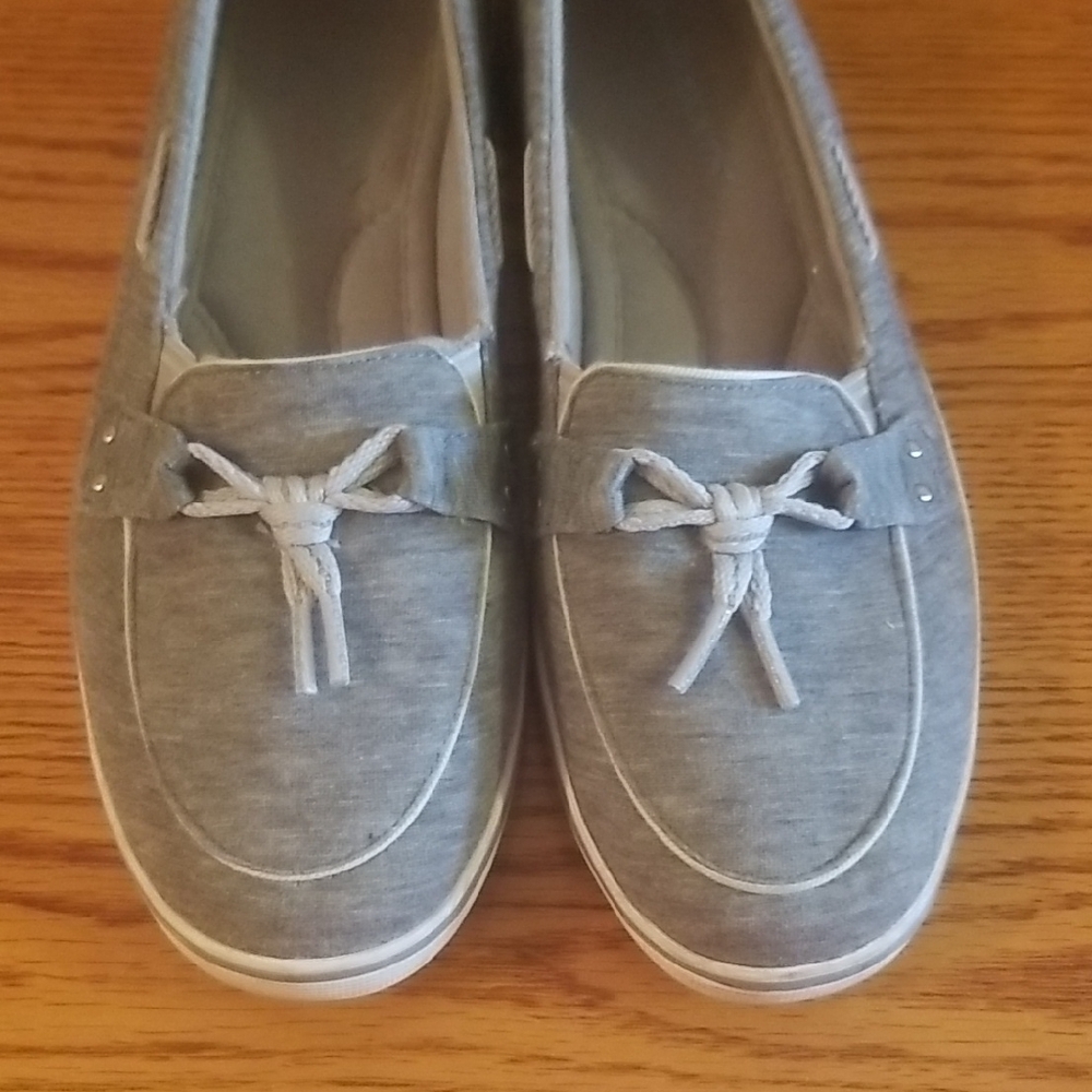 Grasshoppers Women's Gray Loafers